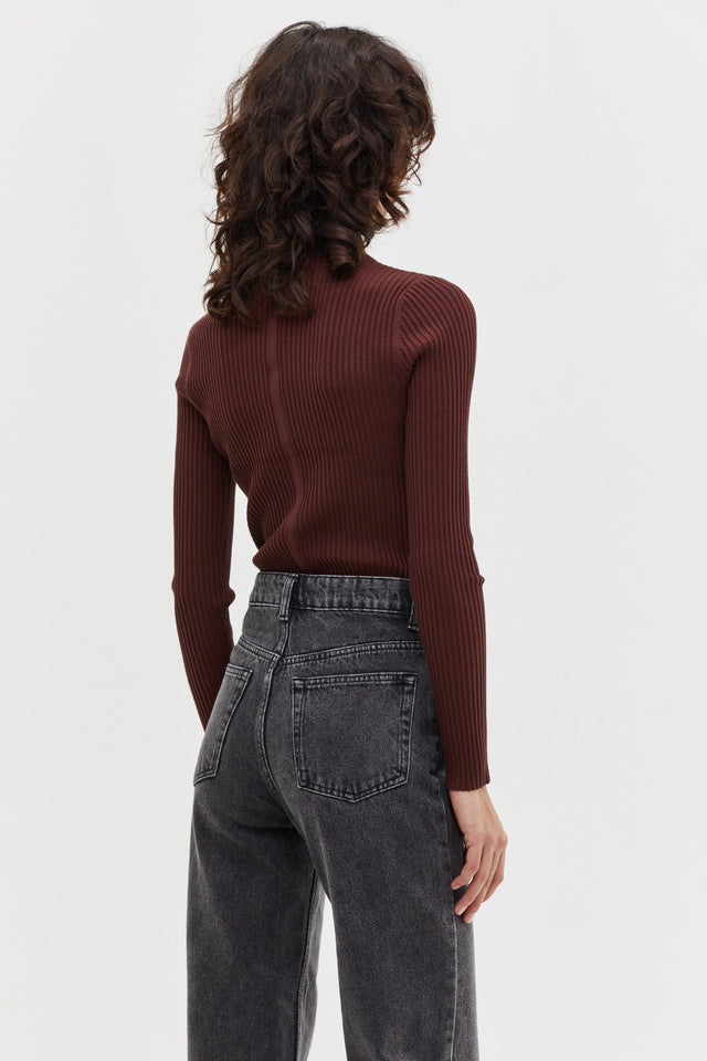 Eva Turtleneck Mahogany